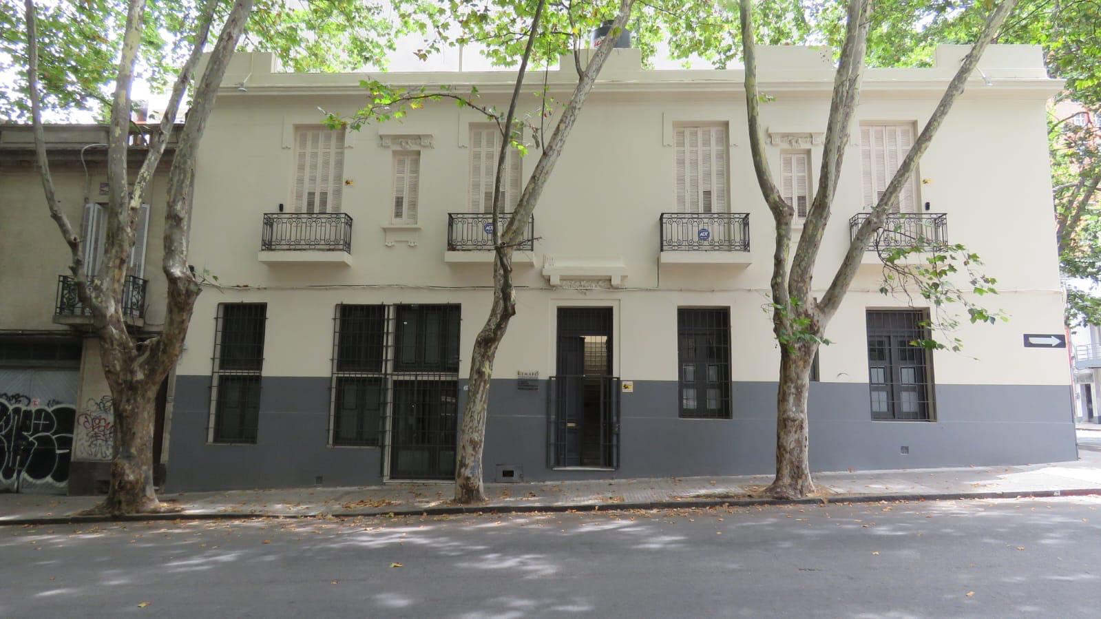 Ingreso principal a CENAFO Salud, escuela de formación en salud ubicada en Montevideo